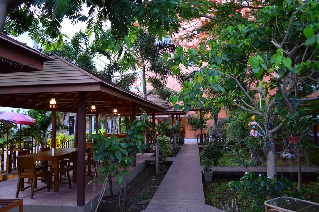 La Paillote Guest House Rayong Exteriör bild
