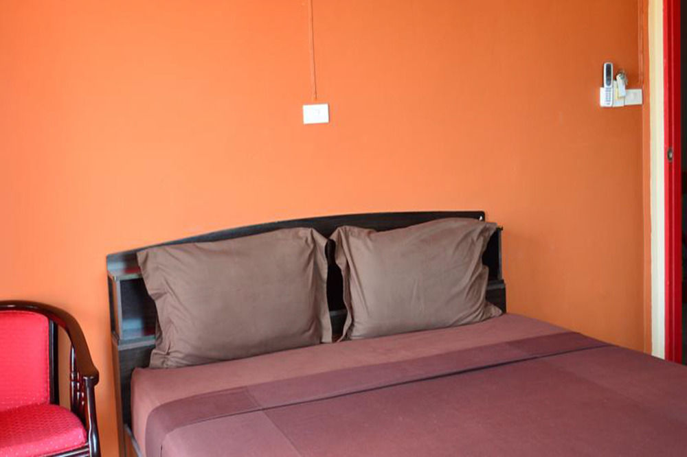 La Paillote Guest House Rayong Exteriör bild